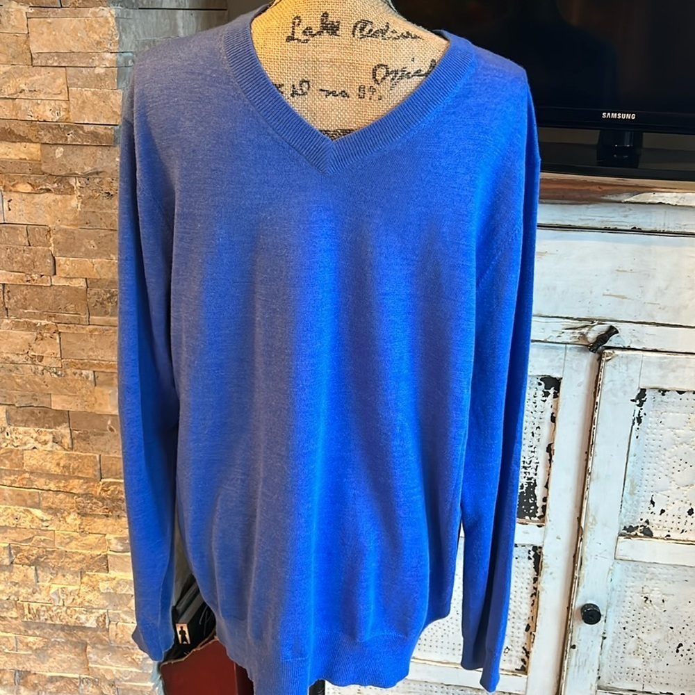 Vineyard Vines Merino wool blend long sleeve vneck light sweater periwinkle blue